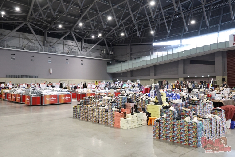 【台南特賣】台灣廠拍年終場,超夯按摩椅價格超下殺!全家福鞋店首次特賣、服飾一折起、各國零食和家電用品一次買齊~ 【台南特賣】台灣廠拍年終場,超夯按摩椅價格超下殺!全家福鞋店首次特賣、服飾一折起、各國零食和家電用品一次買齊~