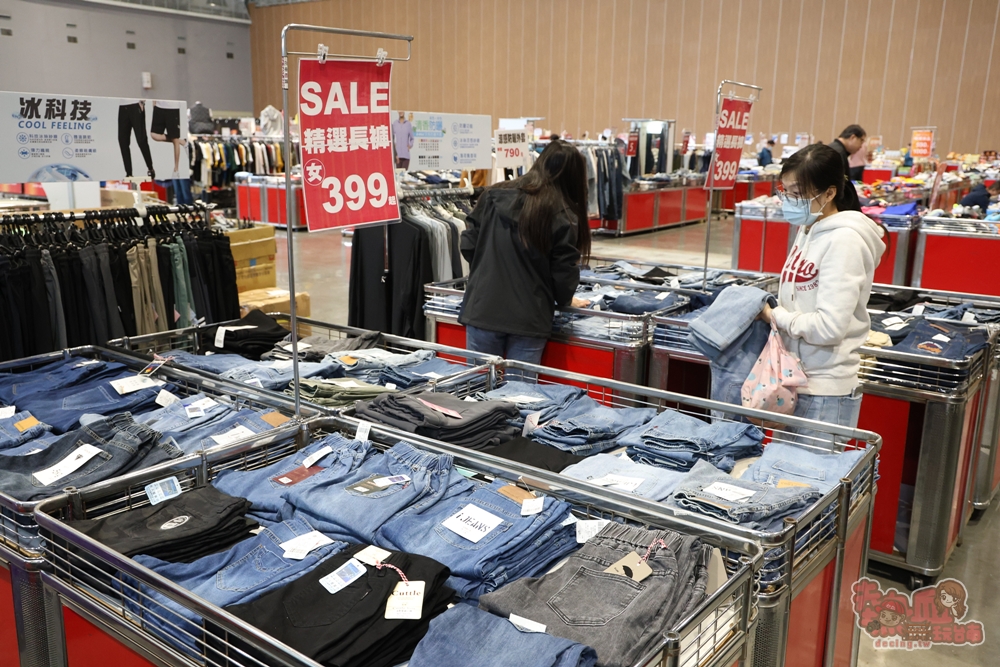 【台南特賣】台灣廠拍年終場,超夯按摩椅價格超下殺!全家福鞋店首次特賣、服飾一折起、各國零食和家電用品一次買齊~ 【台南特賣】台灣廠拍年終場,超夯按摩椅價格超下殺!全家福鞋店首次特賣、服飾一折起、各國零食和家電用品一次買齊~