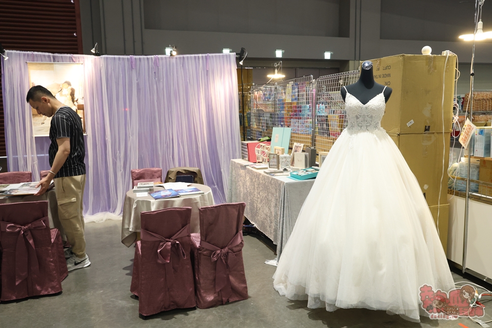 【台南特賣】台灣廠拍年終場,超夯按摩椅價格超下殺!全家福鞋店首次特賣、服飾一折起、各國零食和家電用品一次買齊~ 【台南特賣】台灣廠拍年終場,超夯按摩椅價格超下殺!全家福鞋店首次特賣、服飾一折起、各國零食和家電用品一次買齊~