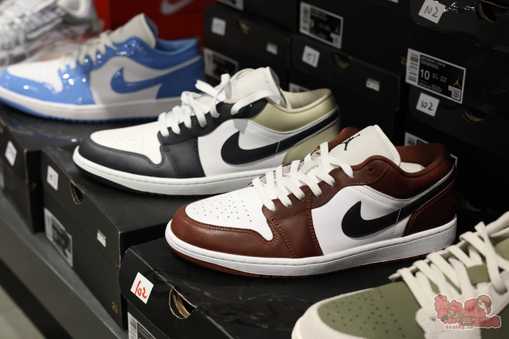 【台南特賣】台灣廠拍年終場,超夯按摩椅價格超下殺!全家福鞋店首次特賣、服飾一折起、各國零食和家電用品一次買齊~ 【台南特賣】台灣廠拍年終場,超夯按摩椅價格超下殺!全家福鞋店首次特賣、服飾一折起、各國零食和家電用品一次買齊~