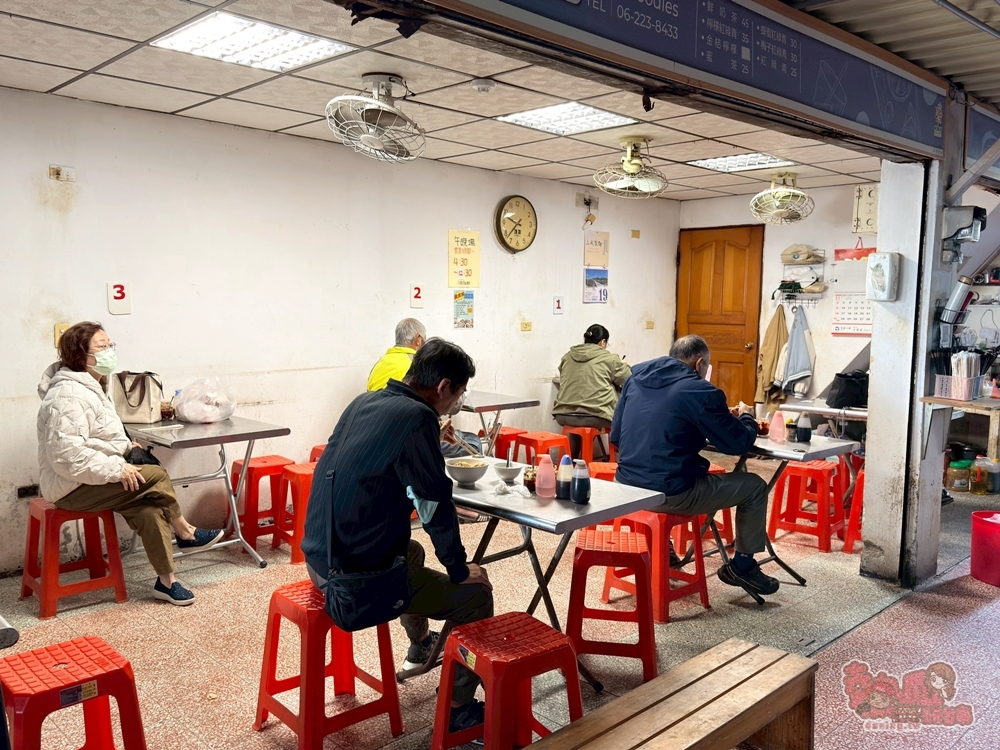 【台南美食】月霞麵店:隱身在東菜市的60老店,手工餛飩必點,加開夜間時段,深夜想吃麵沒煩惱~ 【台南美食】月霞麵店:隱身在東菜市的60老店,手工餛飩必點,加開夜間時段,深夜想吃麵沒煩惱~