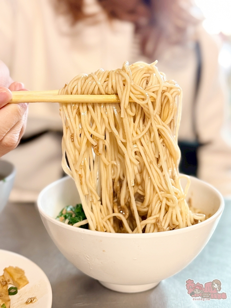 【台南美食】月霞麵店:隱身在東菜市的60老店,手工餛飩必點,加開夜間時段,深夜想吃麵沒煩惱~ 【台南美食】月霞麵店:隱身在東菜市的60老店,手工餛飩必點,加開夜間時段,深夜想吃麵沒煩惱~