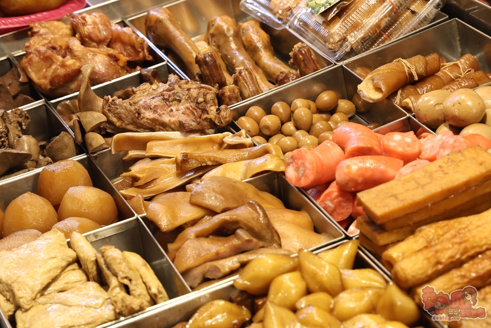 【台南美食】金福記港式滷味:崇義黃昏市場人氣港式滷味,前王品主廚製作,最便宜只要10元,大推限量油雞腿,鴨米血 【台南美食】金福記港式滷味:崇義黃昏市場人氣港式滷味,前王品主廚製作,最便宜只要10元,大推限量油雞腿,鴨米血