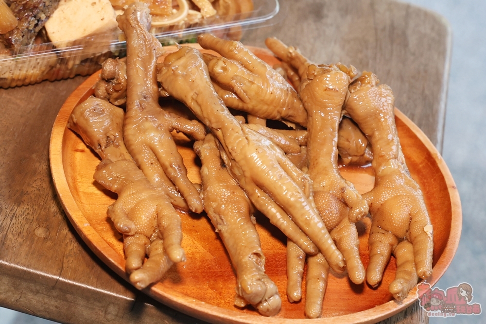 【台南美食】金福記港式滷味:崇義黃昏市場人氣港式滷味,前王品主廚製作,最便宜只要10元,大推限量油雞腿,鴨米血 【台南美食】金福記港式滷味:崇義黃昏市場人氣港式滷味,前王品主廚製作,最便宜只要10元,大推限量油雞腿,鴨米血