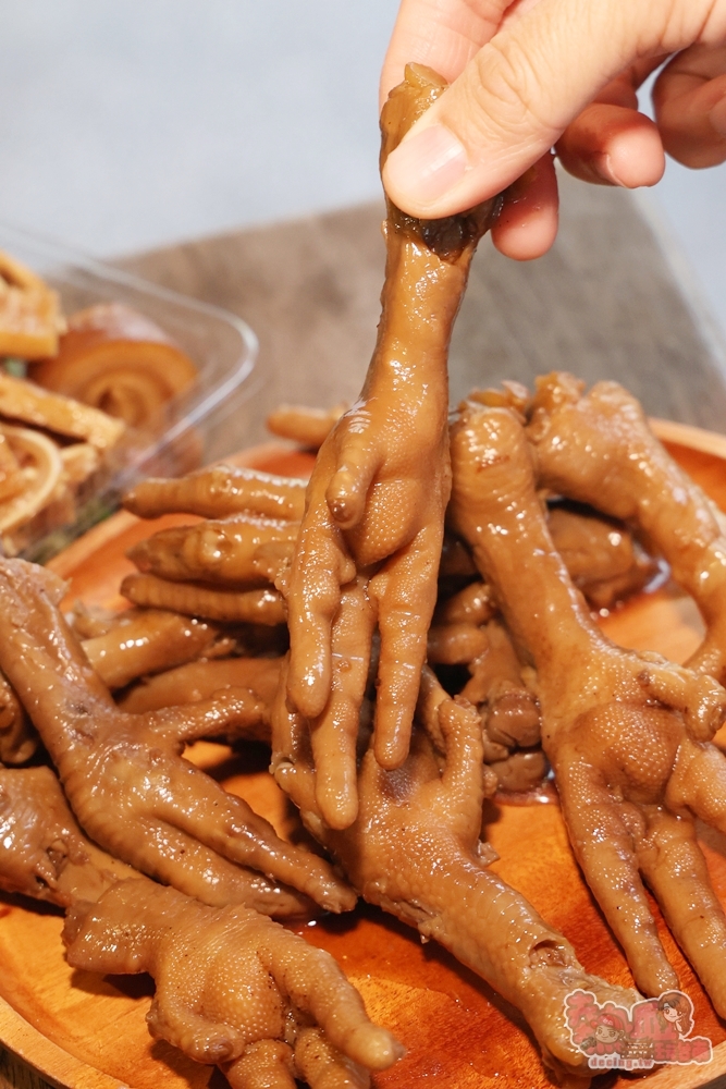 【台南美食】金福記港式滷味:崇義黃昏市場人氣港式滷味,前王品主廚製作,最便宜只要10元,大推限量油雞腿,鴨米血 【台南美食】金福記港式滷味:崇義黃昏市場人氣港式滷味,前王品主廚製作,最便宜只要10元,大推限量油雞腿,鴨米血