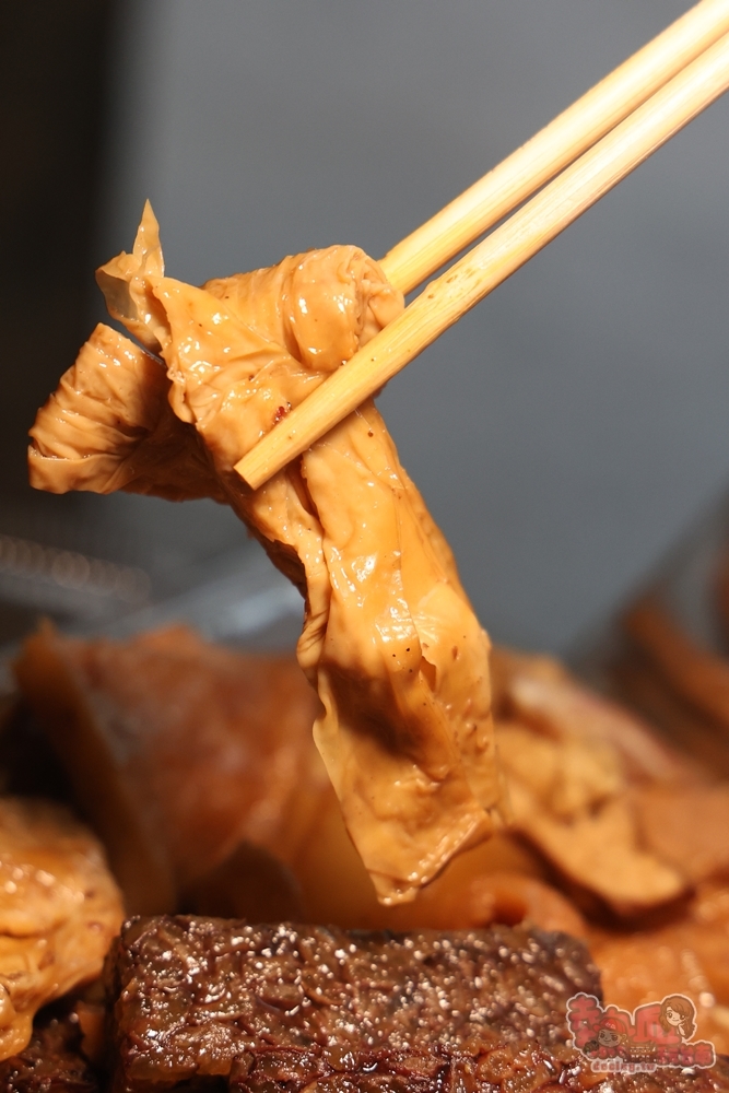 【台南美食】金福記港式滷味:崇義黃昏市場人氣港式滷味,前王品主廚製作,最便宜只要10元,大推限量油雞腿,鴨米血 【台南美食】金福記港式滷味:崇義黃昏市場人氣港式滷味,前王品主廚製作,最便宜只要10元,大推限量油雞腿,鴨米血