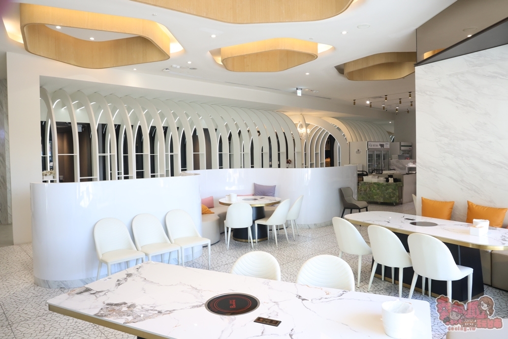 【台南火鍋】哞麻溫體牛肉火鍋:台南輕奢華牛肉火鍋店,涮溫體牛還能吃到日本A5和牛,鹽酥牛腩讓人印象深刻~ 【台南火鍋】哞麻溫體牛肉火鍋:台南輕奢華牛肉火鍋店,涮溫體牛還能吃到日本A5和牛,鹽酥牛腩讓人印象深刻~