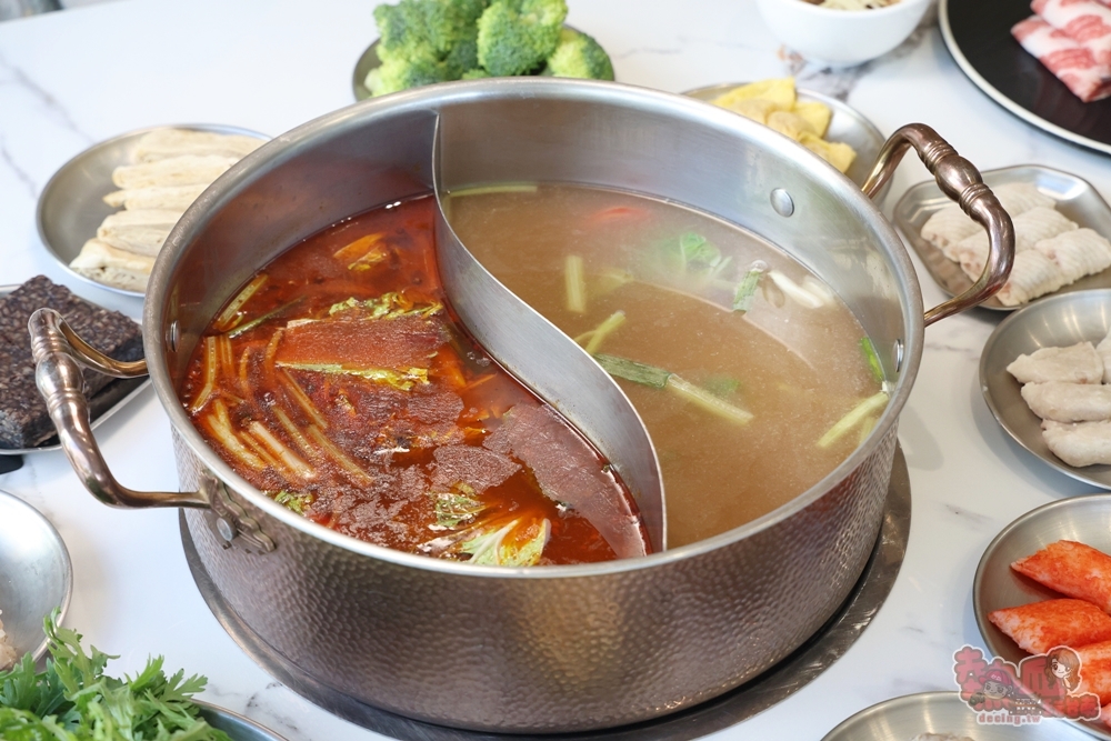 【台南火鍋】哞麻溫體牛肉火鍋:台南輕奢華牛肉火鍋店,涮溫體牛還能吃到日本A5和牛,鹽酥牛腩讓人印象深刻~ 【台南火鍋】哞麻溫體牛肉火鍋:台南輕奢華牛肉火鍋店,涮溫體牛還能吃到日本A5和牛,鹽酥牛腩讓人印象深刻~