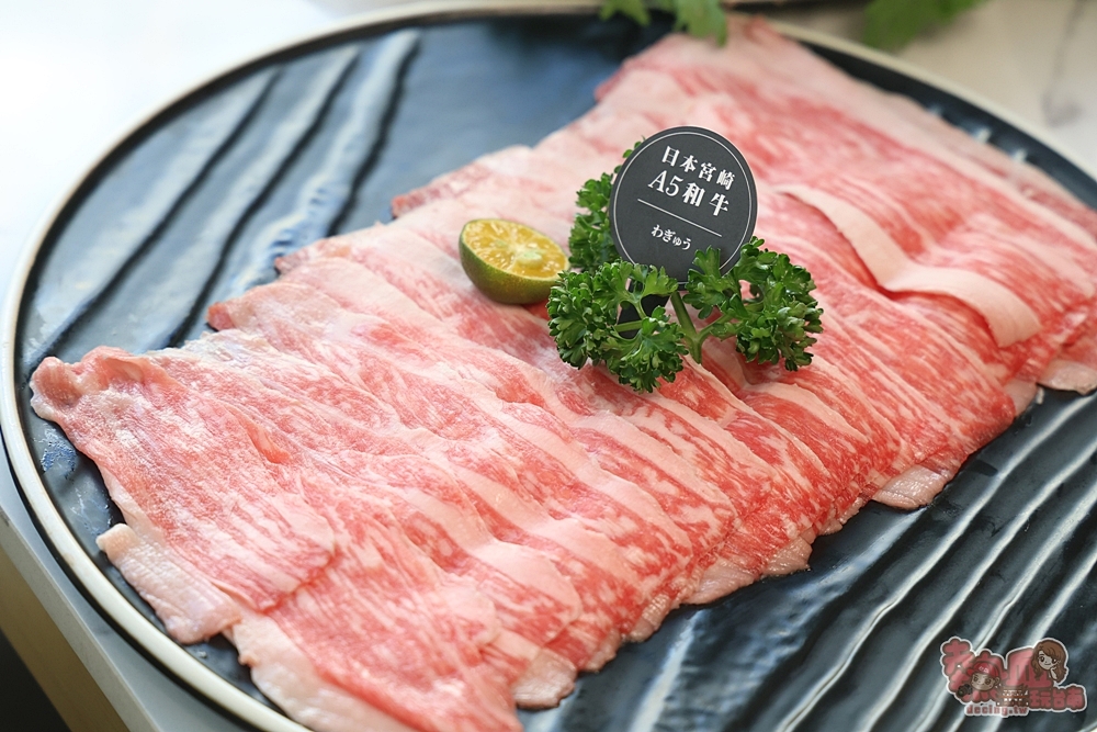 【台南火鍋】哞麻溫體牛肉火鍋:台南輕奢華牛肉火鍋店,涮溫體牛還能吃到日本A5和牛,鹽酥牛腩讓人印象深刻~ 【台南火鍋】哞麻溫體牛肉火鍋:台南輕奢華牛肉火鍋店,涮溫體牛還能吃到日本A5和牛,鹽酥牛腩讓人印象深刻~
