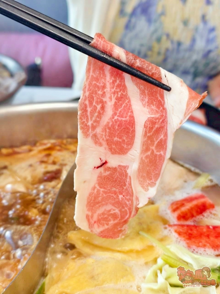 【台南火鍋】哞麻溫體牛肉火鍋:台南輕奢華牛肉火鍋店,涮溫體牛還能吃到日本A5和牛,鹽酥牛腩讓人印象深刻~ 【台南火鍋】哞麻溫體牛肉火鍋:台南輕奢華牛肉火鍋店,涮溫體牛還能吃到日本A5和牛,鹽酥牛腩讓人印象深刻~