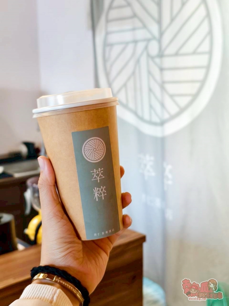 【台南飲料】萃粹杏仁茶專賣店:隱身在東區國宅的純天然杏仁茶,緩緩的杏仁香,就連不喝杏仁茶的人都會驚豔的好味道~ 【台南飲料】萃粹杏仁茶專賣店:隱身在東區國宅的純天然杏仁茶,緩緩的杏仁香,就連不喝杏仁茶的人都會驚豔的好味道~