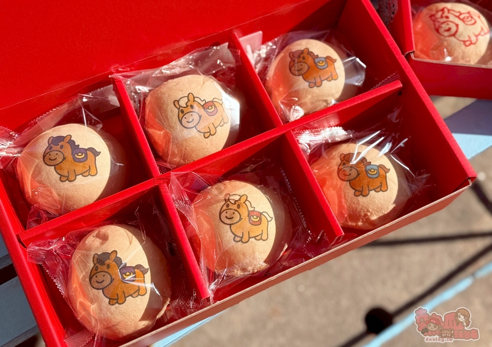 【台南伴手禮】舊來發餅舖推出馬年椪餅禮盒,超可愛Q版馬兒圖騰,讓你馬上有錢~ 【台南伴手禮】舊來發餅舖推出馬年椪餅禮盒,超可愛Q版馬兒圖騰,讓你馬上有錢~