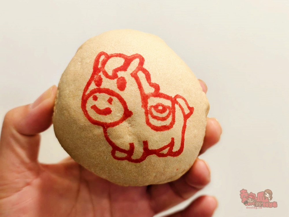 【台南伴手禮】舊來發餅舖推出馬年椪餅禮盒,超可愛Q版馬兒圖騰,讓你馬上有錢~ 【台南伴手禮】舊來發餅舖推出馬年椪餅禮盒,超可愛Q版馬兒圖騰,讓你馬上有錢~