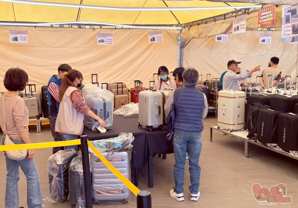 【台南活動】萬國通路行李箱特賣會X冬日野營夢幻嘉年華:太空人現身送氣球、旋轉木馬+雪花秀,假日限定登場~ 【台南活動】萬國通路行李箱特賣會X冬日野營夢幻嘉年華:太空人現身送氣球、旋轉木馬+雪花秀,假日限定登場~