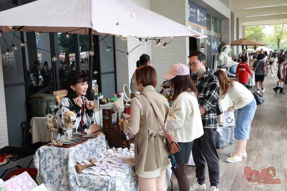 【台南活動】萬國通路行李箱特賣會X冬日野營夢幻嘉年華:太空人現身送氣球、旋轉木馬+雪花秀,假日限定登場~ 【台南活動】萬國通路行李箱特賣會X冬日野營夢幻嘉年華:太空人現身送氣球、旋轉木馬+雪花秀,假日限定登場~