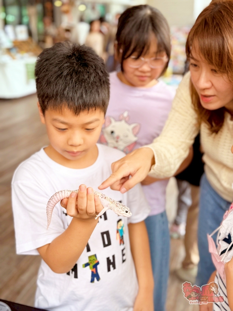 【台南活動】萬國通路行李箱特賣會X冬日野營夢幻嘉年華:太空人現身送氣球、旋轉木馬+雪花秀,假日限定登場~ 【台南活動】萬國通路行李箱特賣會X冬日野營夢幻嘉年華:太空人現身送氣球、旋轉木馬+雪花秀,假日限定登場~