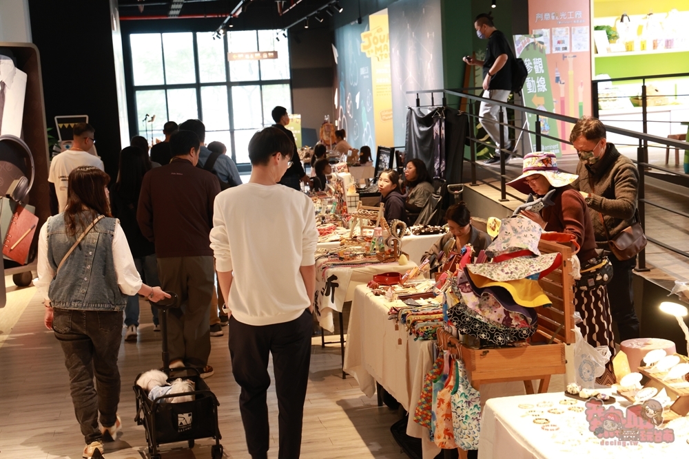 【台南活動】萬國通路行李箱特賣會X冬日野營夢幻嘉年華:太空人現身送氣球、旋轉木馬+雪花秀,假日限定登場~ 【台南活動】萬國通路行李箱特賣會X冬日野營夢幻嘉年華:太空人現身送氣球、旋轉木馬+雪花秀,假日限定登場~