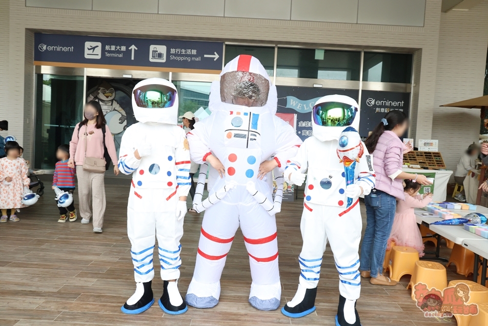 【台南活動】萬國通路行李箱特賣會X冬日野營夢幻嘉年華:太空人現身送氣球、旋轉木馬+雪花秀,假日限定登場~ 【台南活動】萬國通路行李箱特賣會X冬日野營夢幻嘉年華:太空人現身送氣球、旋轉木馬+雪花秀,假日限定登場~