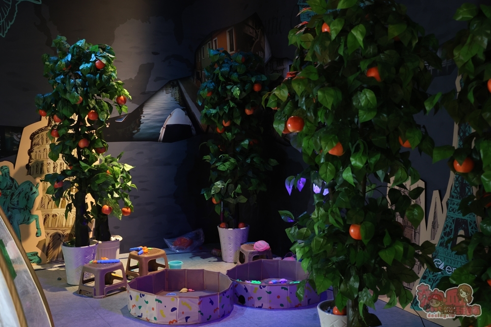 【台南活動】萬國通路行李箱特賣會X冬日野營夢幻嘉年華:太空人現身送氣球、旋轉木馬+雪花秀,假日限定登場~ 【台南活動】萬國通路行李箱特賣會X冬日野營夢幻嘉年華:太空人現身送氣球、旋轉木馬+雪花秀,假日限定登場~