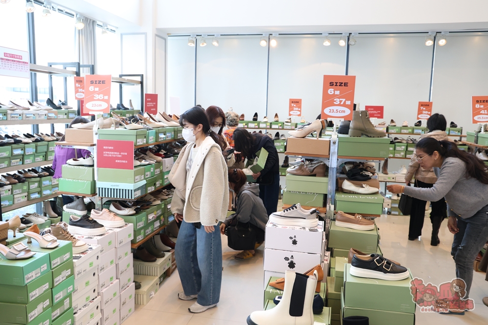 【台南特賣】工業七路7號廠拍:台南最好買的女鞋廠拍,各式專櫃男/女鞋、兒童鞋款,最低百元有找~ 【台南特賣】工業七路7號廠拍:台南最好買的女鞋廠拍,各式專櫃男/女鞋、兒童鞋款,最低百元有找~