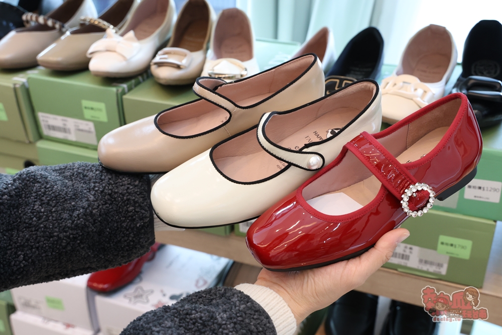 【台南特賣】工業七路7號廠拍:台南最好買的女鞋廠拍,各式專櫃男/女鞋、兒童鞋款,最低百元有找~ 【台南特賣】工業七路7號廠拍:台南最好買的女鞋廠拍,各式專櫃男/女鞋、兒童鞋款,最低百元有找~