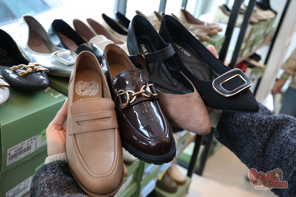 【台南特賣】工業七路7號廠拍:台南最好買的女鞋廠拍,各式專櫃男/女鞋、兒童鞋款,最低百元有找~ 【台南特賣】工業七路7號廠拍:台南最好買的女鞋廠拍,各式專櫃男/女鞋、兒童鞋款,最低百元有找~