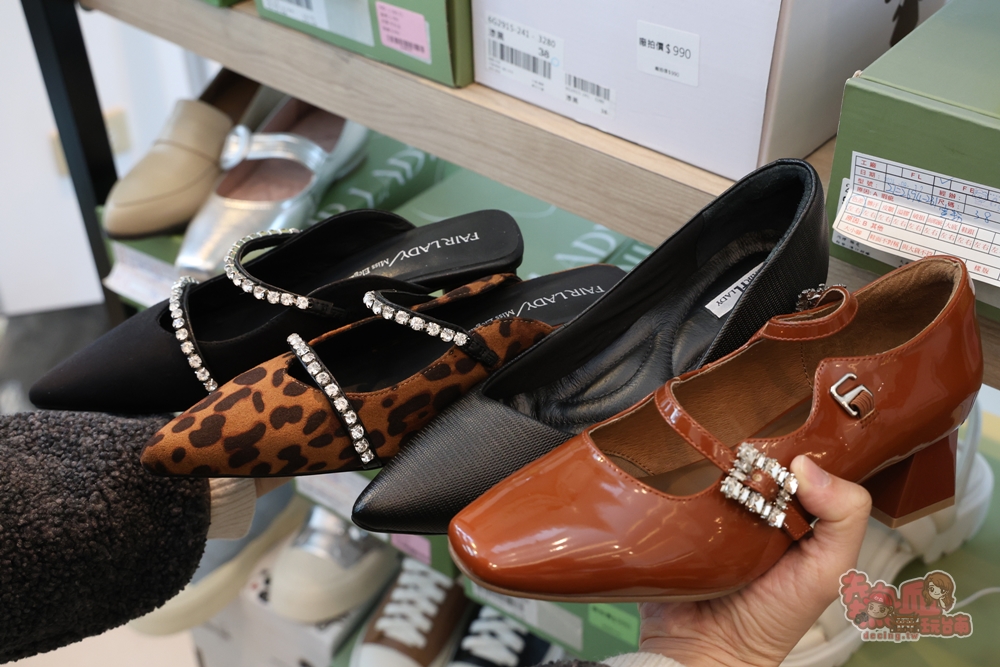 【台南特賣】工業七路7號廠拍:台南最好買的女鞋廠拍,各式專櫃男/女鞋、兒童鞋款,最低百元有找~ 【台南特賣】工業七路7號廠拍:台南最好買的女鞋廠拍,各式專櫃男/女鞋、兒童鞋款,最低百元有找~