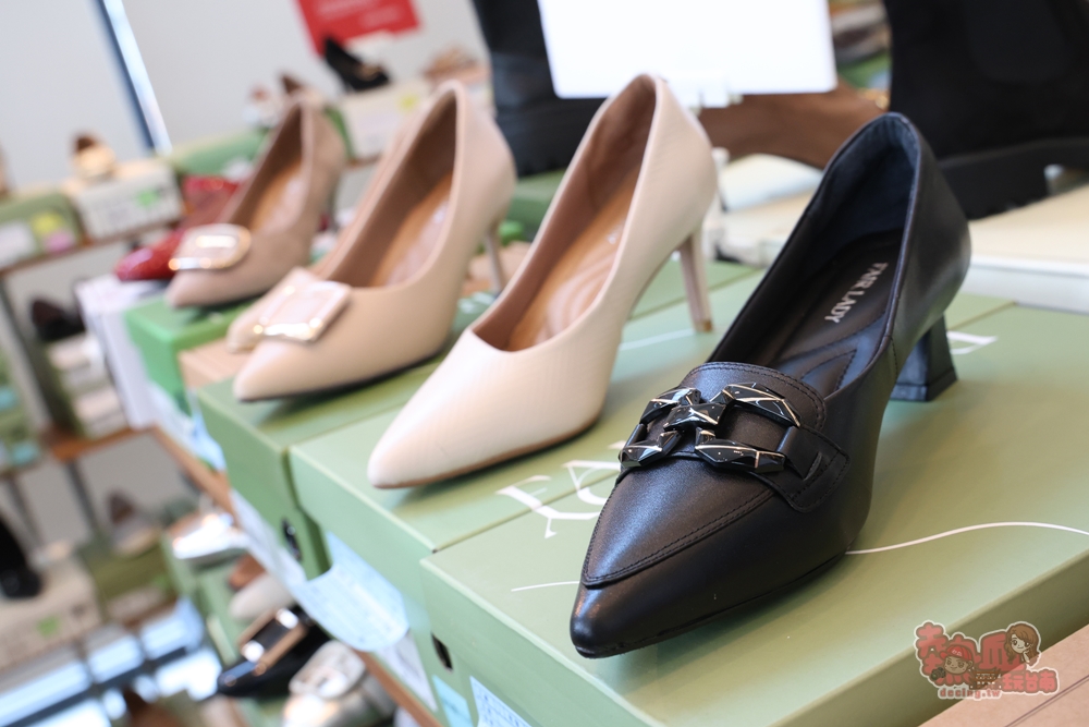 【台南特賣】工業七路7號廠拍:台南最好買的女鞋廠拍,各式專櫃男/女鞋、兒童鞋款,最低百元有找~ 【台南特賣】工業七路7號廠拍:台南最好買的女鞋廠拍,各式專櫃男/女鞋、兒童鞋款,最低百元有找~