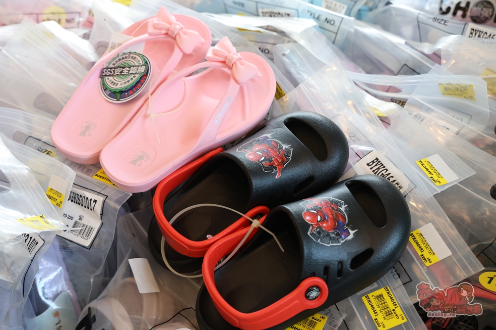 【台南特賣】工業七路7號廠拍:台南最好買的女鞋廠拍,各式專櫃男/女鞋、兒童鞋款,最低百元有找~ 【台南特賣】工業七路7號廠拍:台南最好買的女鞋廠拍,各式專櫃男/女鞋、兒童鞋款,最低百元有找~