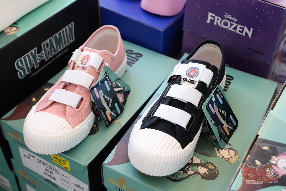 【台南特賣】工業七路7號廠拍:台南最好買的女鞋廠拍,各式專櫃男/女鞋、兒童鞋款,最低百元有找~ 【台南特賣】工業七路7號廠拍:台南最好買的女鞋廠拍,各式專櫃男/女鞋、兒童鞋款,最低百元有找~