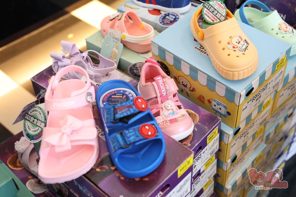 【台南特賣】工業七路7號廠拍:台南最好買的女鞋廠拍,各式專櫃男/女鞋、兒童鞋款,最低百元有找~ 【台南特賣】工業七路7號廠拍:台南最好買的女鞋廠拍,各式專櫃男/女鞋、兒童鞋款,最低百元有找~