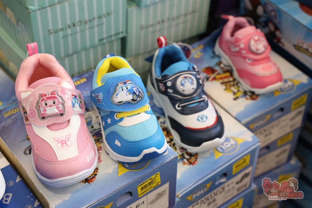 【台南特賣】工業七路7號廠拍:台南最好買的女鞋廠拍,各式專櫃男/女鞋、兒童鞋款,最低百元有找~ 【台南特賣】工業七路7號廠拍:台南最好買的女鞋廠拍,各式專櫃男/女鞋、兒童鞋款,最低百元有找~