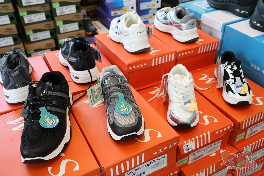 【台南特賣】工業七路7號廠拍:台南最好買的女鞋廠拍,各式專櫃男/女鞋、兒童鞋款,最低百元有找~ 【台南特賣】工業七路7號廠拍:台南最好買的女鞋廠拍,各式專櫃男/女鞋、兒童鞋款,最低百元有找~