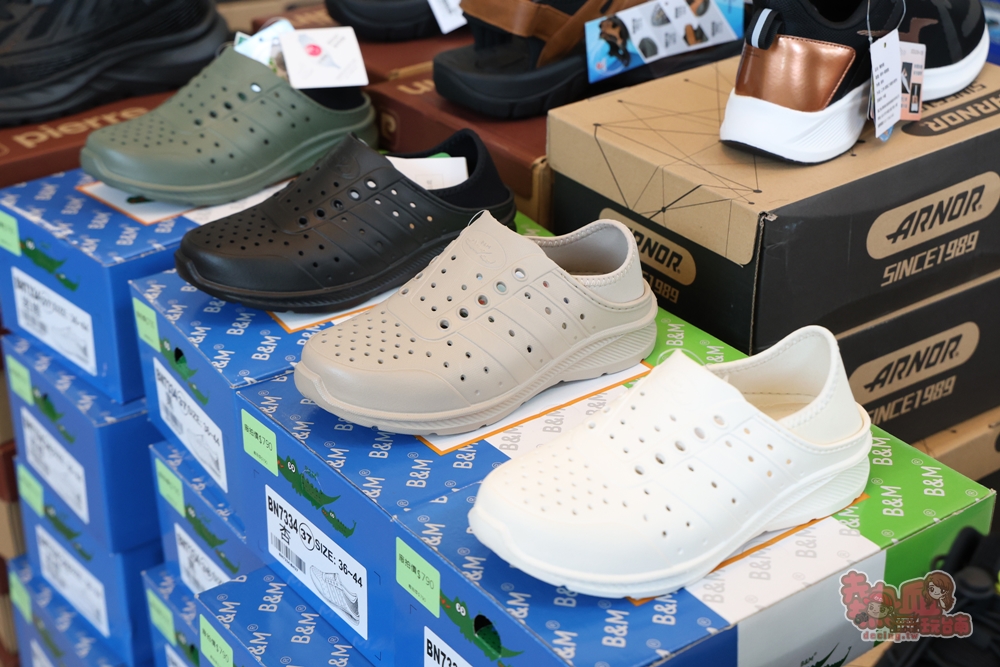 【台南特賣】工業七路7號廠拍:台南最好買的女鞋廠拍,各式專櫃男/女鞋、兒童鞋款,最低百元有找~ 【台南特賣】工業七路7號廠拍:台南最好買的女鞋廠拍,各式專櫃男/女鞋、兒童鞋款,最低百元有找~