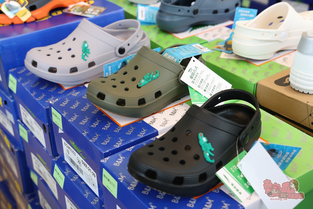 【台南特賣】工業七路7號廠拍:台南最好買的女鞋廠拍,各式專櫃男/女鞋、兒童鞋款,最低百元有找~ 【台南特賣】工業七路7號廠拍:台南最好買的女鞋廠拍,各式專櫃男/女鞋、兒童鞋款,最低百元有找~