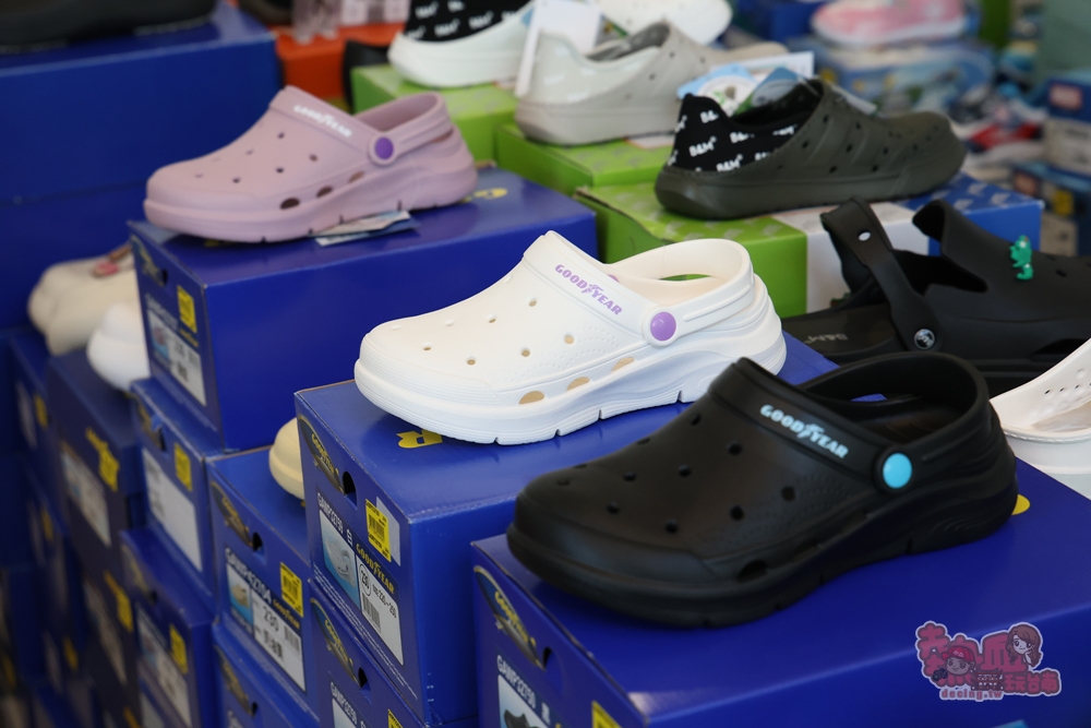 【台南特賣】工業七路7號廠拍:台南最好買的女鞋廠拍,各式專櫃男/女鞋、兒童鞋款,最低百元有找~ 【台南特賣】工業七路7號廠拍:台南最好買的女鞋廠拍,各式專櫃男/女鞋、兒童鞋款,最低百元有找~