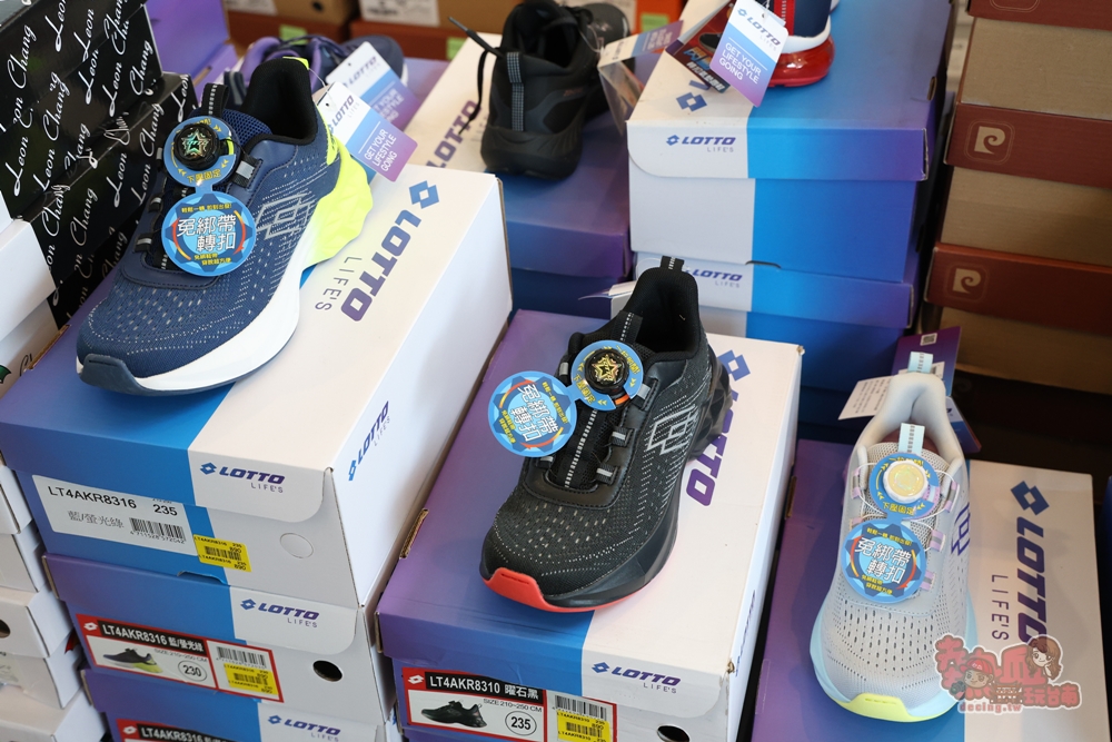 【台南特賣】工業七路7號廠拍:台南最好買的女鞋廠拍,各式專櫃男/女鞋、兒童鞋款,最低百元有找~ 【台南特賣】工業七路7號廠拍:台南最好買的女鞋廠拍,各式專櫃男/女鞋、兒童鞋款,最低百元有找~