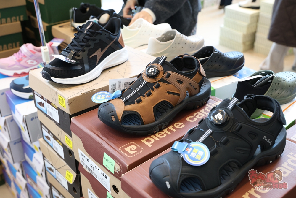 【台南特賣】工業七路7號廠拍:台南最好買的女鞋廠拍,各式專櫃男/女鞋、兒童鞋款,最低百元有找~ 【台南特賣】工業七路7號廠拍:台南最好買的女鞋廠拍,各式專櫃男/女鞋、兒童鞋款,最低百元有找~