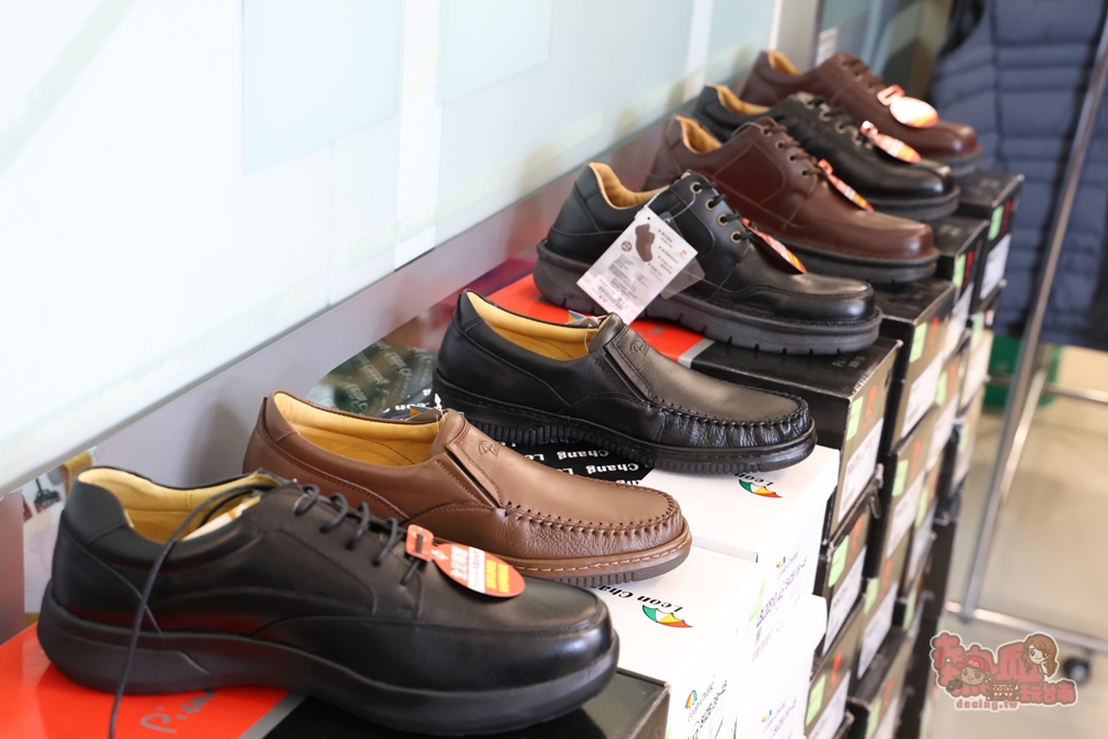 【台南特賣】工業七路7號廠拍:台南最好買的女鞋廠拍,各式專櫃男/女鞋、兒童鞋款,最低百元有找~ 【台南特賣】工業七路7號廠拍:台南最好買的女鞋廠拍,各式專櫃男/女鞋、兒童鞋款,最低百元有找~