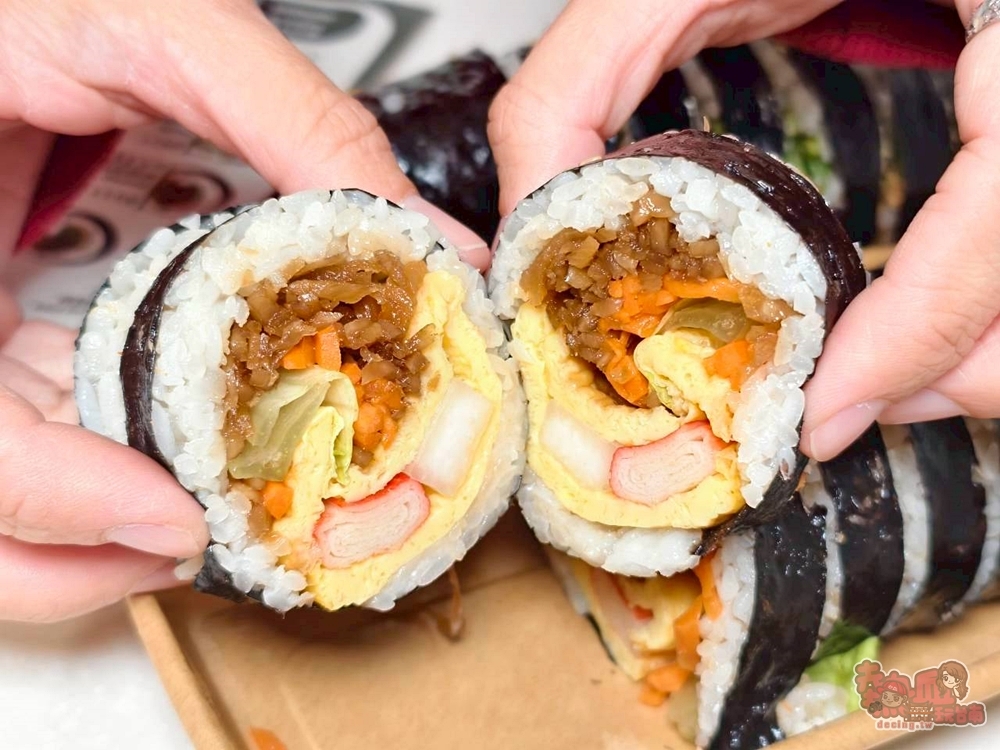 【台南美食】那家韓國飯捲:韓國歐巴開的飯捲店,大推韓式辣炒豬肉飯捲,大份量男生也能吃超飽~ 【台南美食】那家韓國飯捲:韓國歐巴開的飯捲店,大推韓式辣炒豬肉飯捲,大份量男生也能吃超飽~