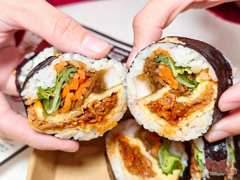 【台南美食】那家韓國飯捲:韓國歐巴開的飯捲店,大推韓式辣炒豬肉飯捲,大份量男生也能吃超飽~ 【台南美食】那家韓國飯捲:韓國歐巴開的飯捲店,大推韓式辣炒豬肉飯捲,大份量男生也能吃超飽~