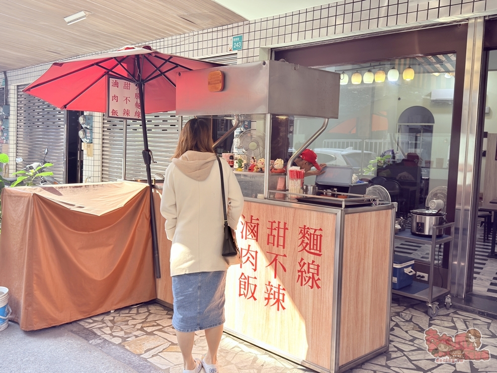 【台南美食】尊南街麵線:清晨六點就營業的古早味麵線,配上一碗台北甜不辣,就是讓人回憶的熟悉氣味~ 【台南美食】尊南街麵線:清晨六點就營業的古早味麵線,配上一碗台北甜不辣,就是讓人回憶的熟悉氣味~