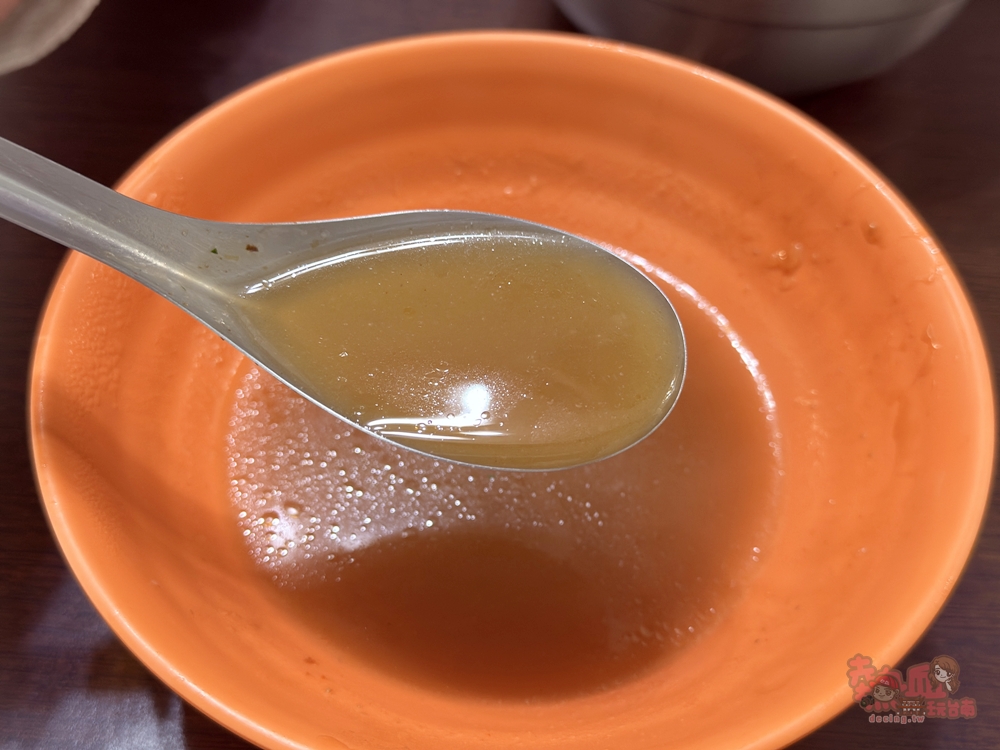 【台南美食】尊南街麵線:清晨六點就營業的古早味麵線,配上一碗台北甜不辣,就是讓人回憶的熟悉氣味~ 【台南美食】尊南街麵線:清晨六點就營業的古早味麵線,配上一碗台北甜不辣,就是讓人回憶的熟悉氣味~