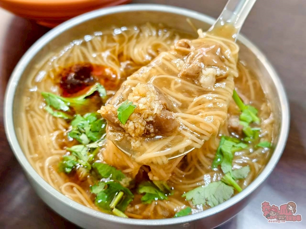 【台南美食】尊南街麵線:清晨六點就營業的古早味麵線,配上一碗台北甜不辣,就是讓人回憶的熟悉氣味~ 【台南美食】尊南街麵線:清晨六點就營業的古早味麵線,配上一碗台北甜不辣,就是讓人回憶的熟悉氣味~