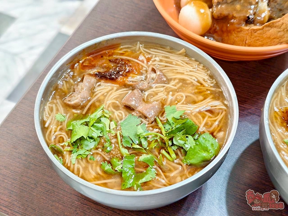 【台南美食】尊南街麵線:清晨六點就營業的古早味麵線,配上一碗台北甜不辣,就是讓人回憶的熟悉氣味~ 【台南美食】尊南街麵線:清晨六點就營業的古早味麵線,配上一碗台北甜不辣,就是讓人回憶的熟悉氣味~