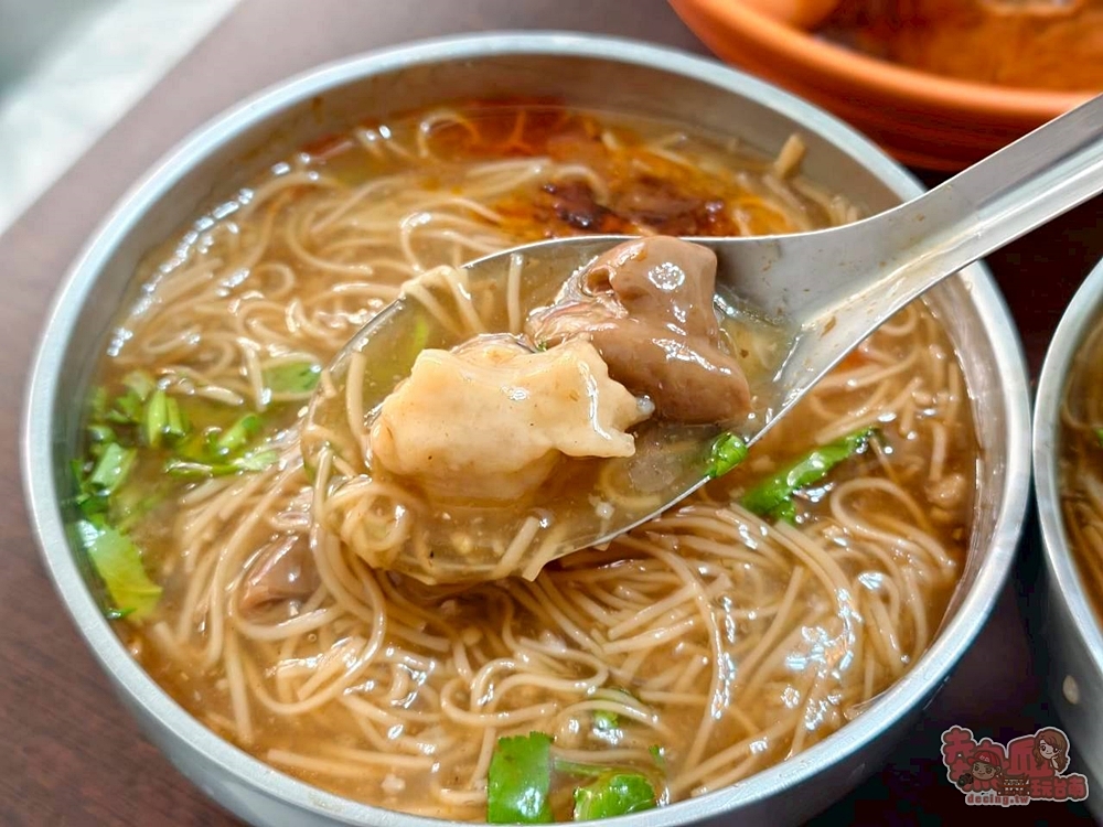 【台南美食】尊南街麵線:清晨六點就營業的古早味麵線,配上一碗台北甜不辣,就是讓人回憶的熟悉氣味~ 【台南美食】尊南街麵線:清晨六點就營業的古早味麵線,配上一碗台北甜不辣,就是讓人回憶的熟悉氣味~