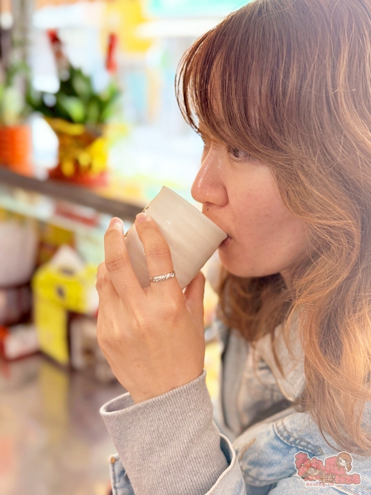 【台南果汁店】紅日果汁店:阿嬤家的果汁店,700cc果汁牛奶只要50元,還幫你加蜂蜜,真的超佛心~ 【台南果汁店】紅日果汁店:阿嬤家的果汁店,700cc果汁牛奶只要50元,還幫你加蜂蜜,真的超佛心~