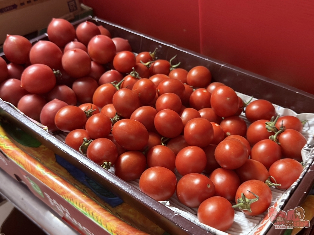 【台南果汁店】紅日果汁店:阿嬤家的果汁店,700cc果汁牛奶只要50元,還幫你加蜂蜜,真的超佛心~ 【台南果汁店】紅日果汁店:阿嬤家的果汁店,700cc果汁牛奶只要50元,還幫你加蜂蜜,真的超佛心~