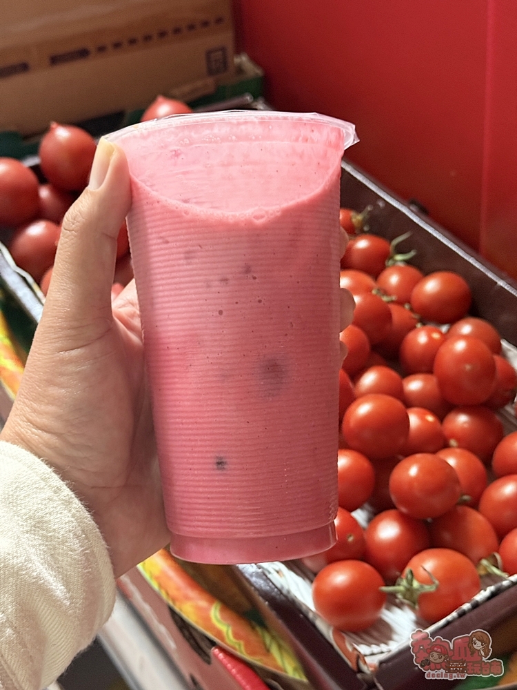 【台南果汁店】紅日果汁店:阿嬤家的果汁店,700cc果汁牛奶只要50元,還幫你加蜂蜜,真的超佛心~ 【台南果汁店】紅日果汁店:阿嬤家的果汁店,700cc果汁牛奶只要50元,還幫你加蜂蜜,真的超佛心~