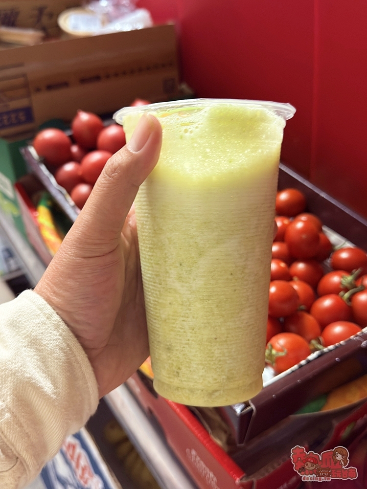 【台南果汁店】紅日果汁店:阿嬤家的果汁店,700cc果汁牛奶只要50元,還幫你加蜂蜜,真的超佛心~ 【台南果汁店】紅日果汁店:阿嬤家的果汁店,700cc果汁牛奶只要50元,還幫你加蜂蜜,真的超佛心~